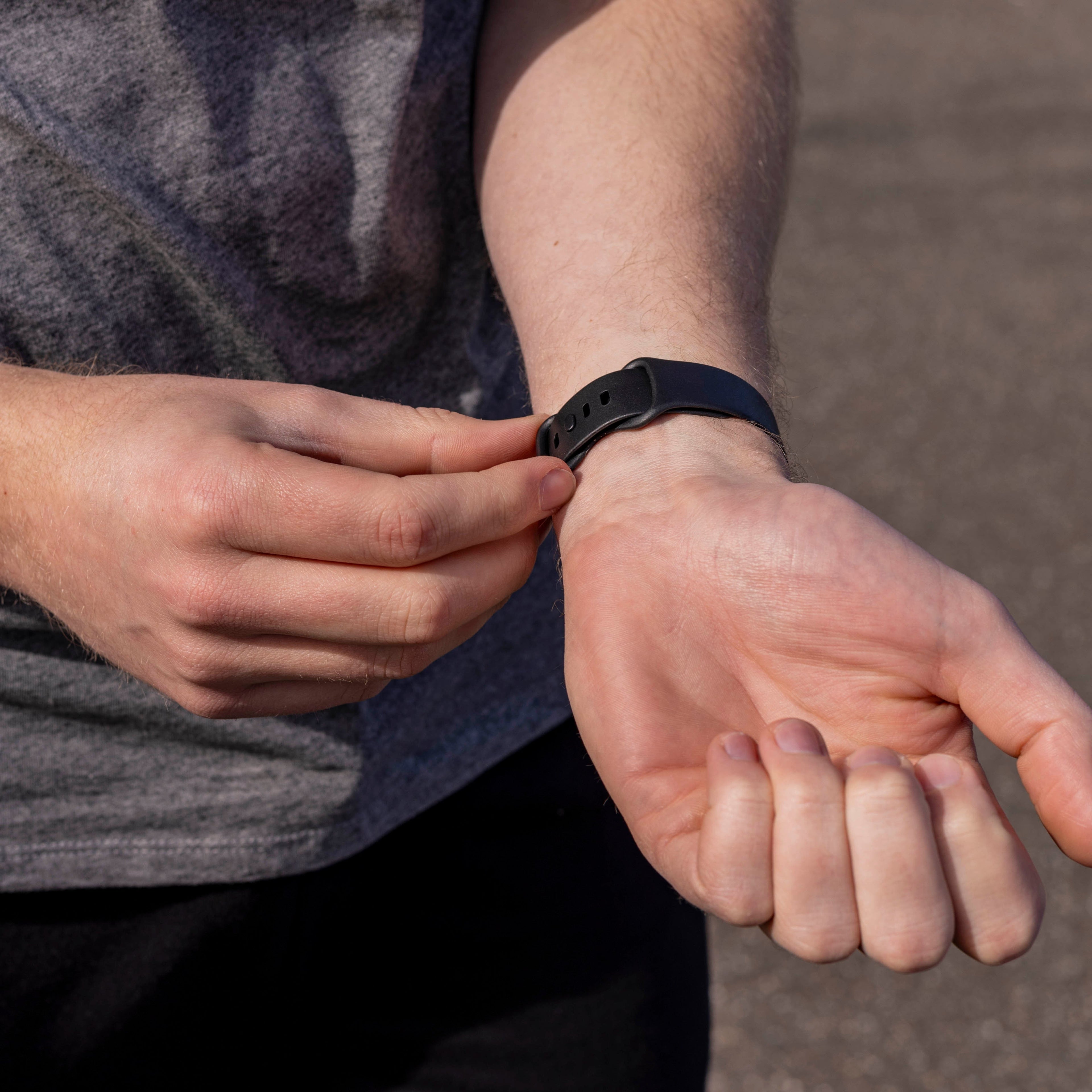 Černý náhradní silikonový řemínek pro Fitbit Versa 3 Classic