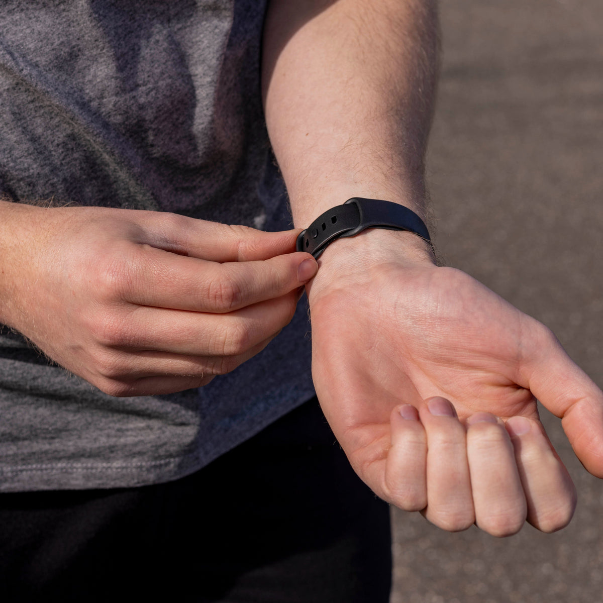 Fitbit Sense Classic Ersatzarmband aus schwarzem Silikon