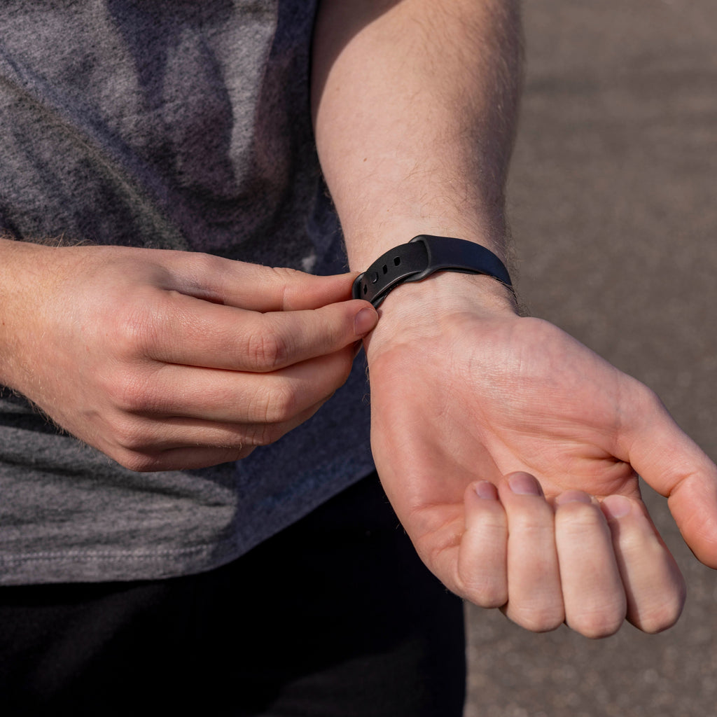 Černý originální klasický silikonový řemínek pro Fitbit Sense 2