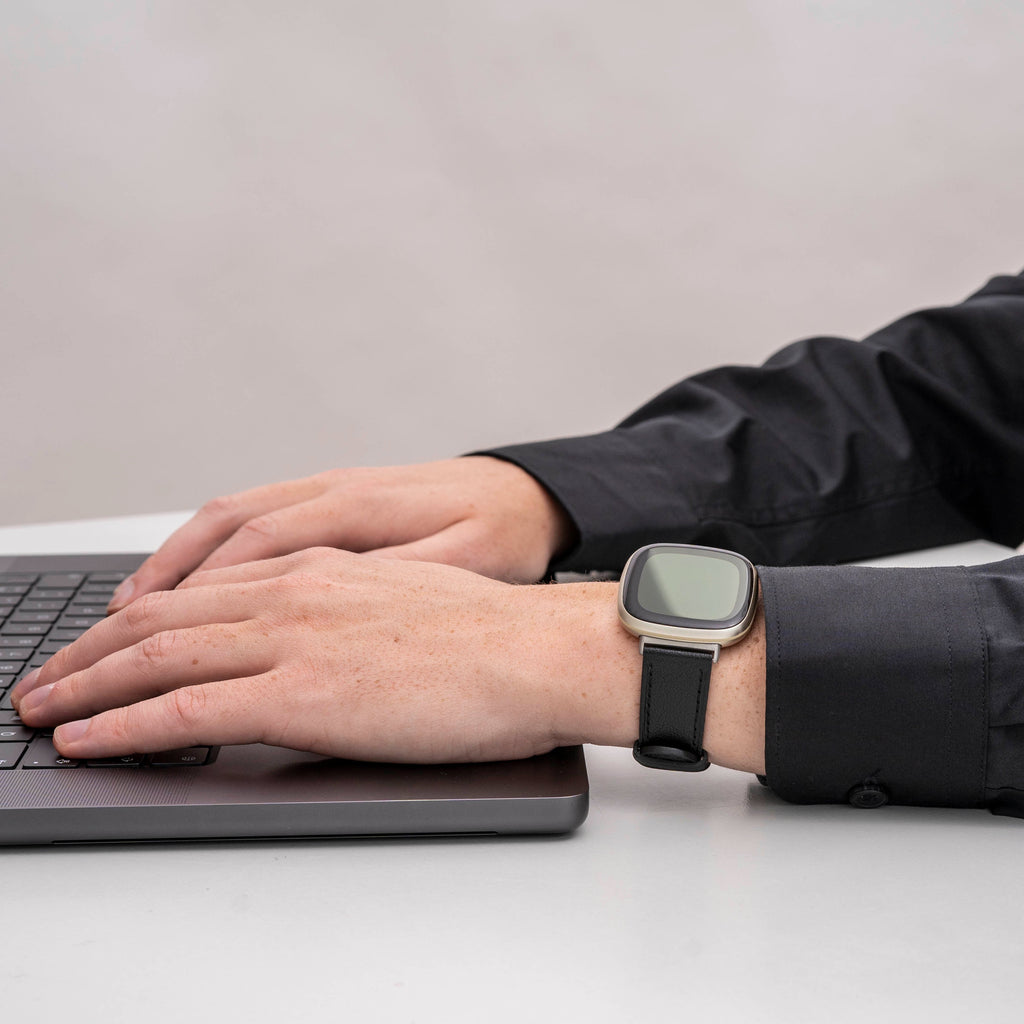 Fitbit Versa 3 glat sort læderrem — erstatningsrem