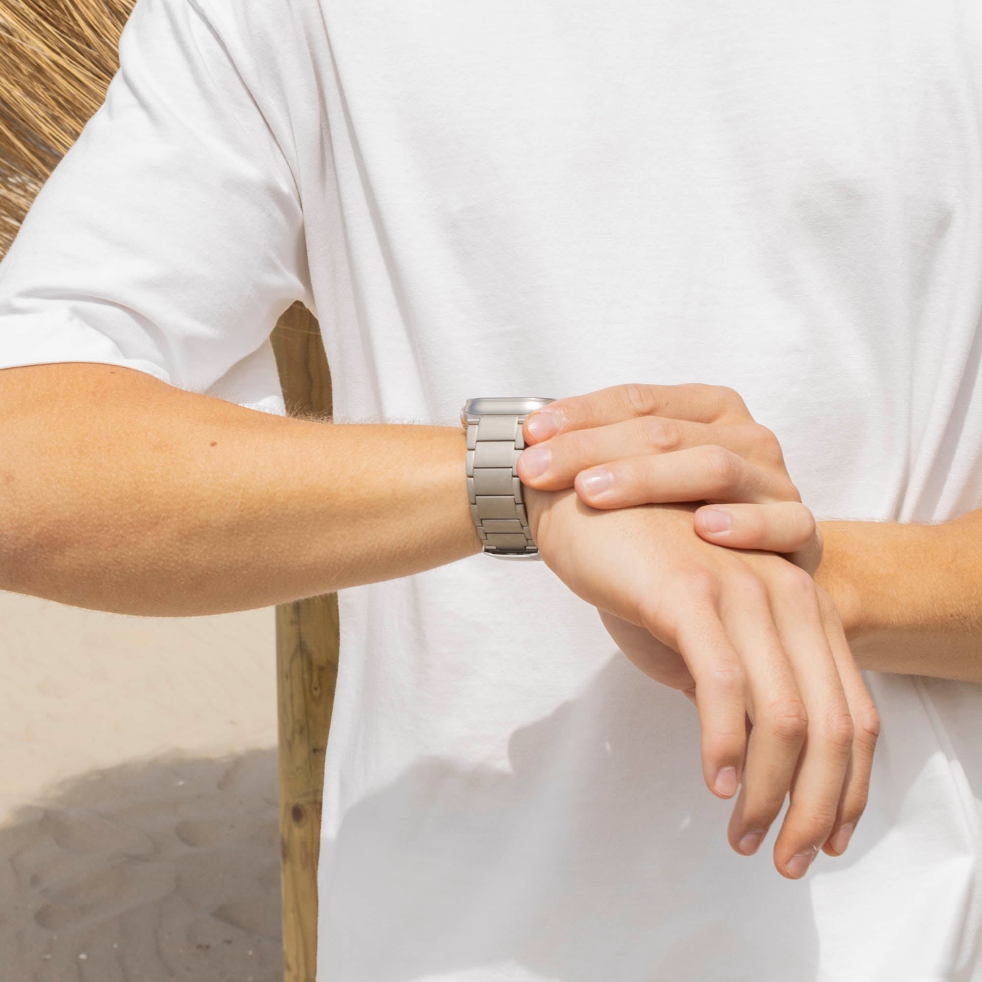 Stříbrný titanový řemínek kompatibilní s Apple Watch