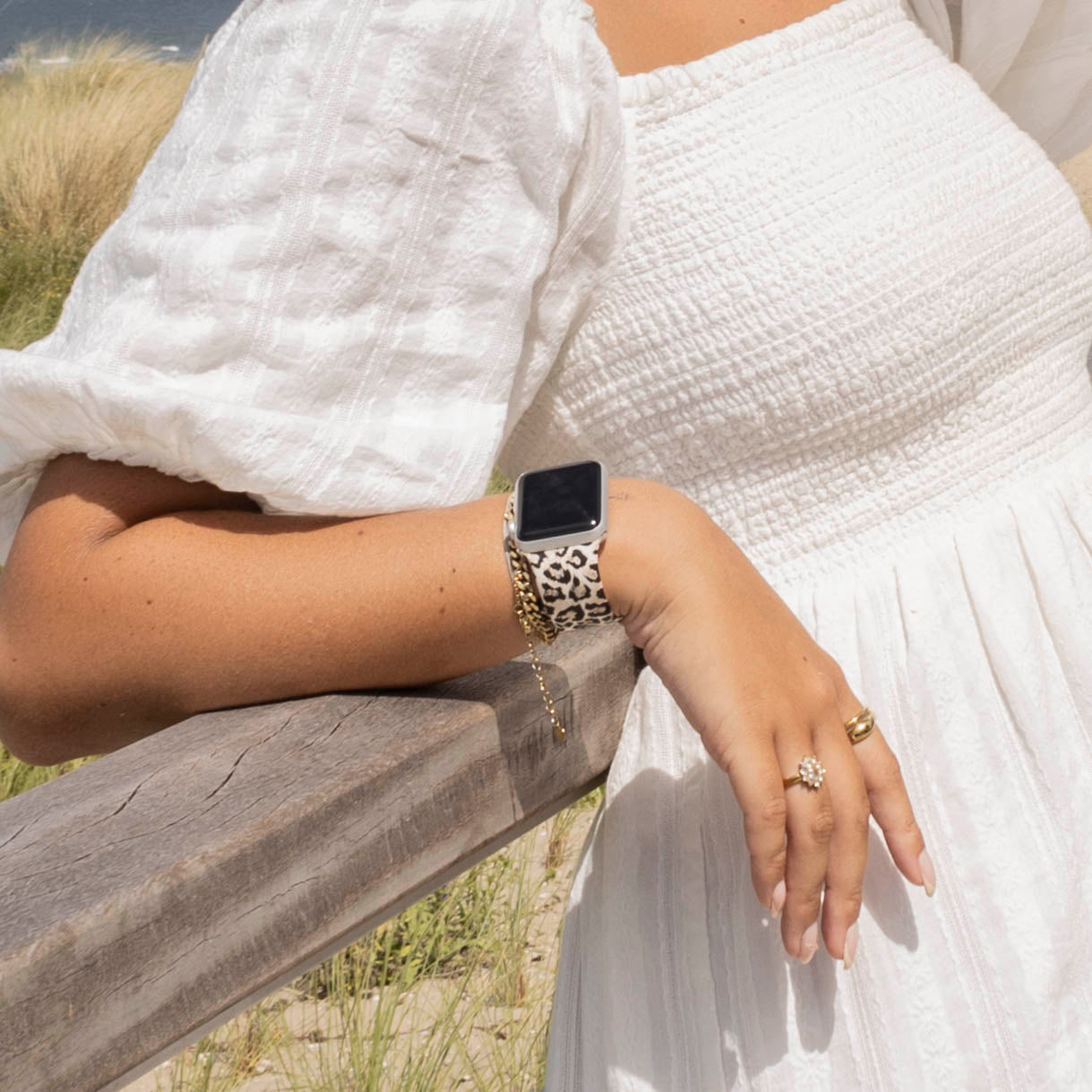 Řemínek Lucky Leopard pro Apple Watch — voděodolné pružné provedení