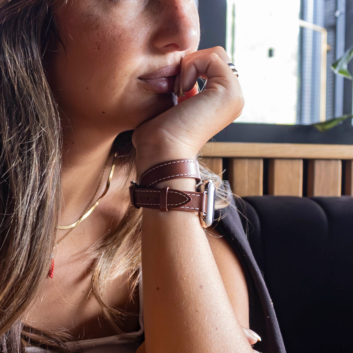 Apple-Watch-Doppelarmband — echtes Leder, kräftiges Braun