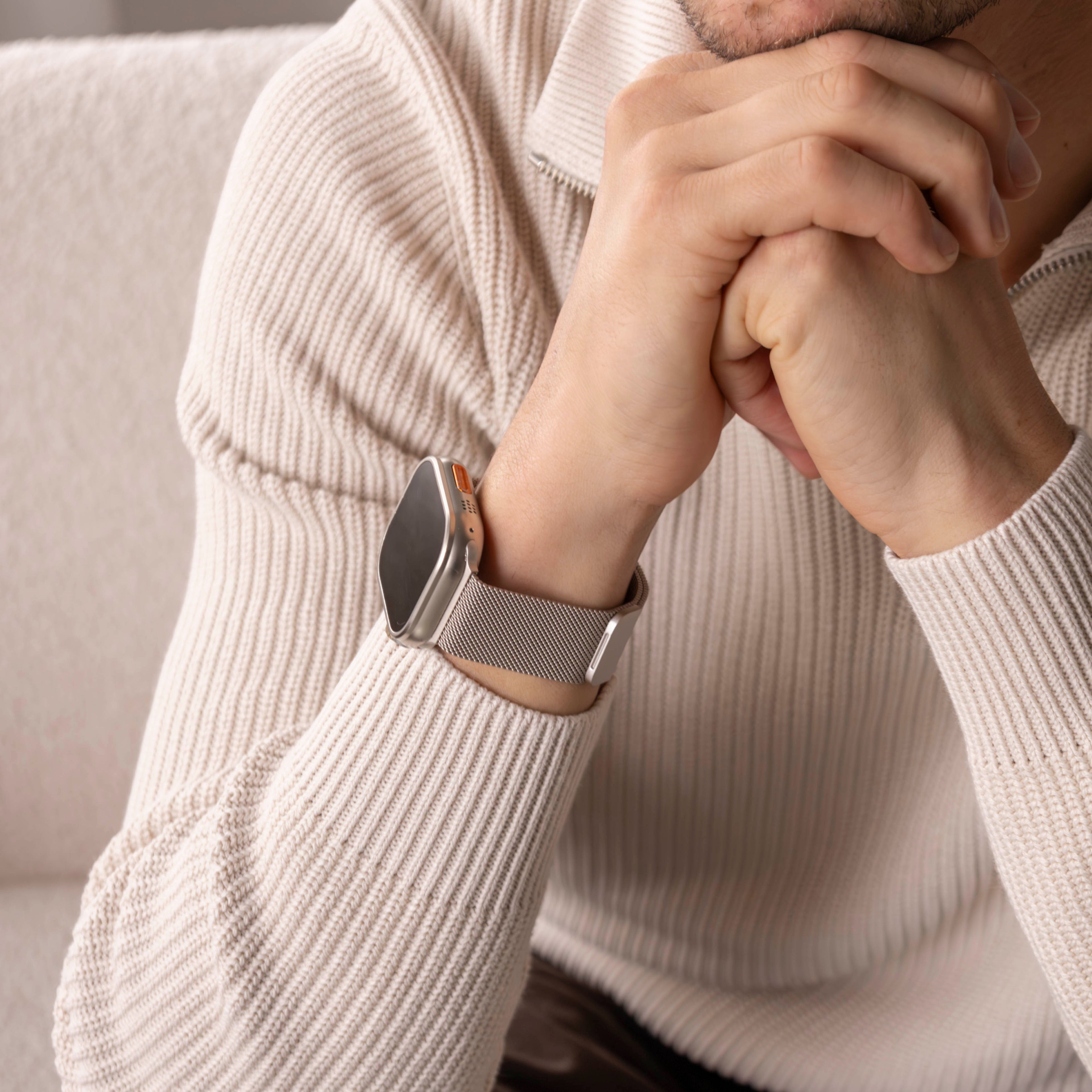 Milanese řemínek Starlight pro Apple Watch — magnetické zapínání