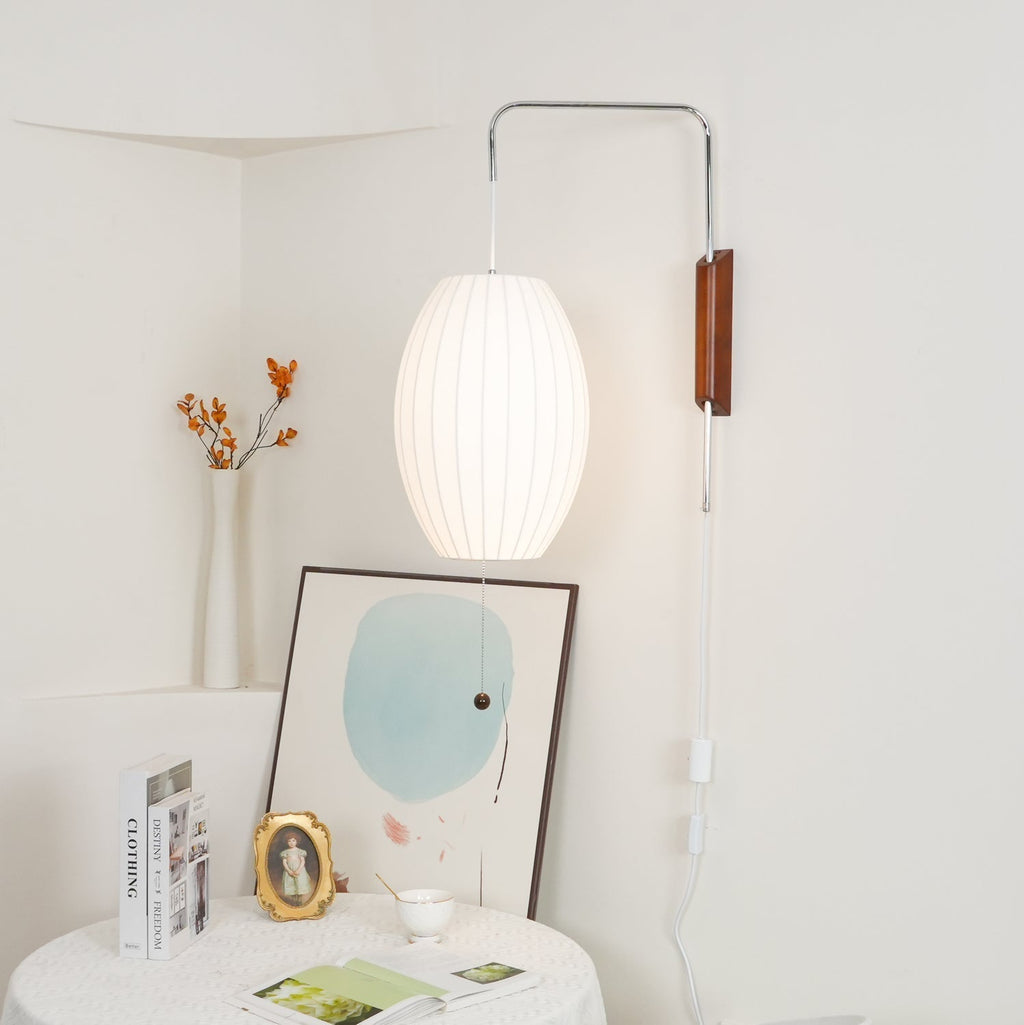 Nástěnná lampa z ořechového dřeva a bílé barvy s hedvábným stínidlem pro obývací pokoj a ložnici
