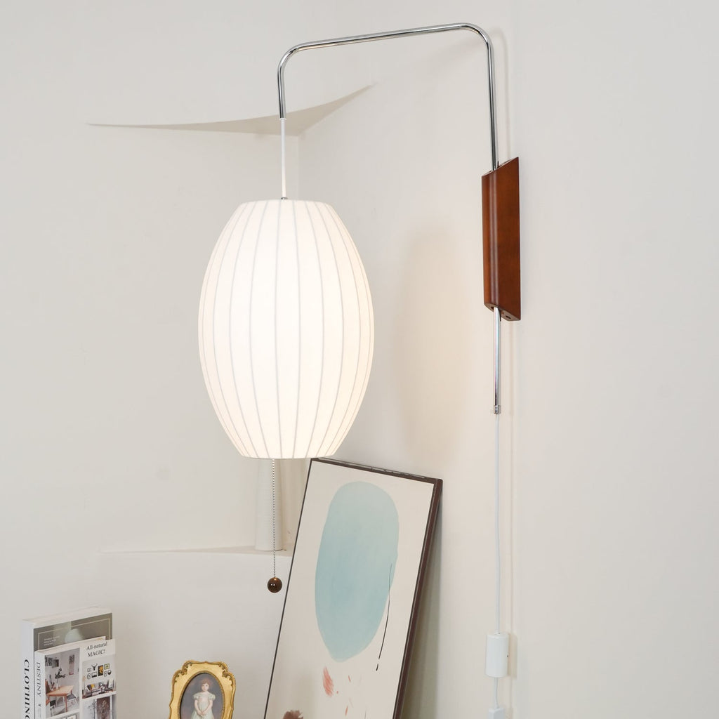 Nástěnná lampa z ořechového dřeva a bílé barvy s hedvábným stínidlem pro obývací pokoj a ložnici