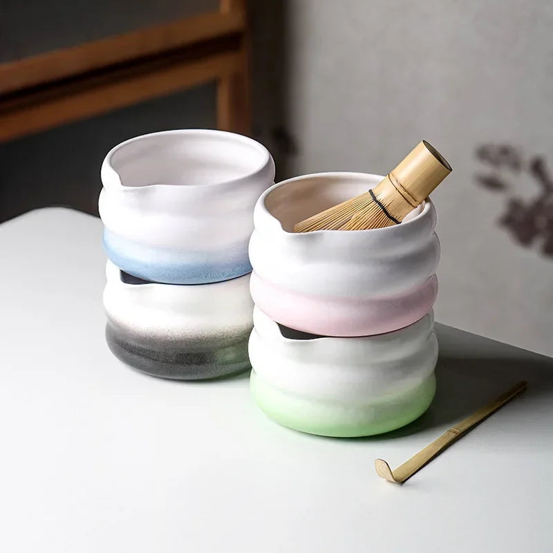 Set elegant de boluri pentru matcha — cioc de turnare integrat, bază plată, turnare fără picurare