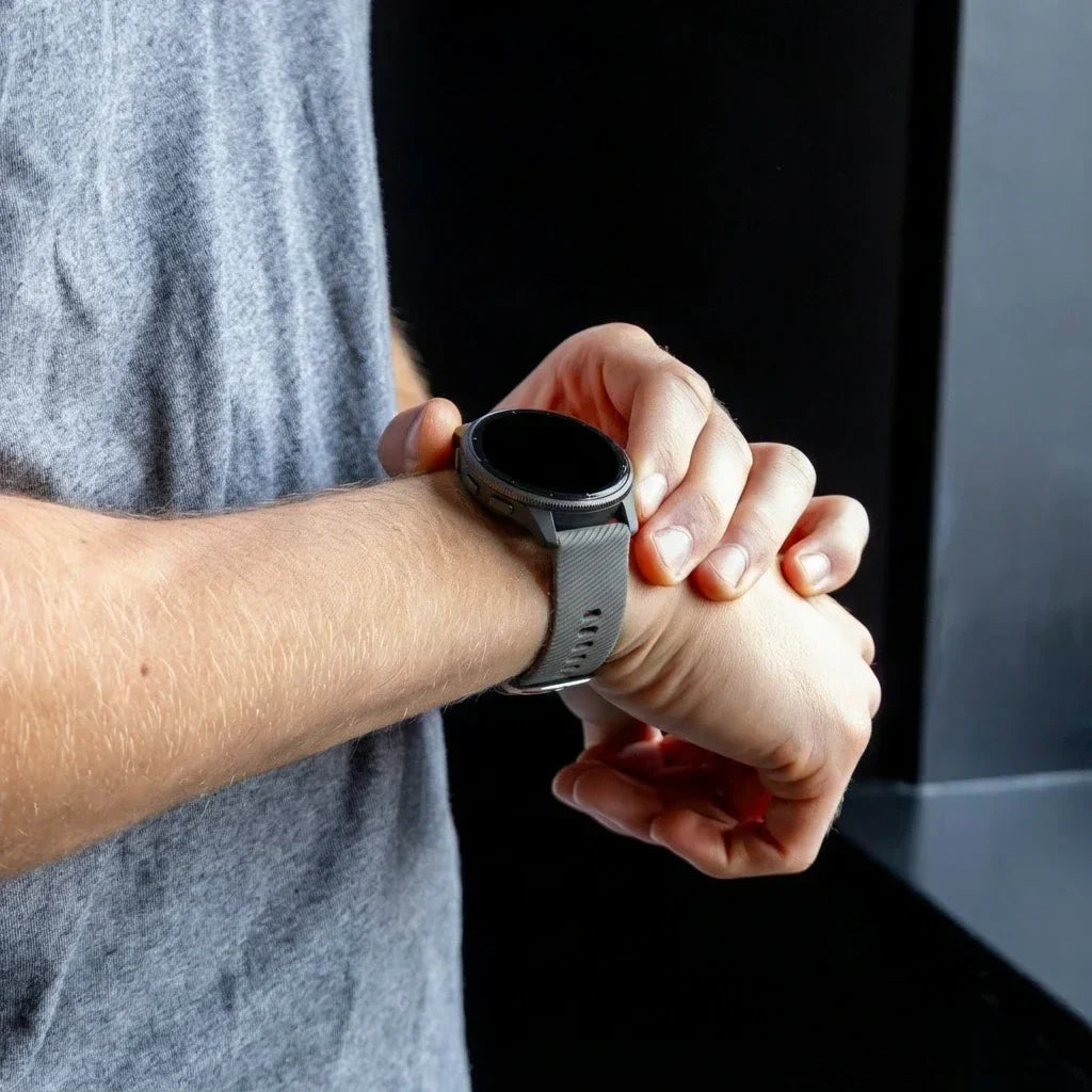 Ανταλλακτικό λουράκι Garmin Forerunner 245 — εύκαμπτη σιλικόνη σε σκούρο γκρι χρώμα