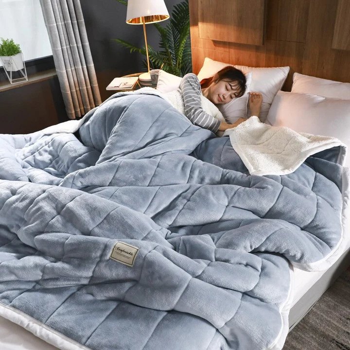 Couverture en polaire CozyWrap — Douceur semblable au velours