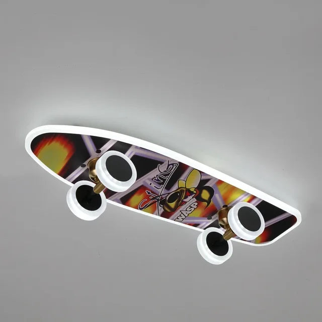 LED světla LumaDeck ve tvaru skateboardu v jasných barvách pro dětské pokoje, dekorace a hravé akcenty  