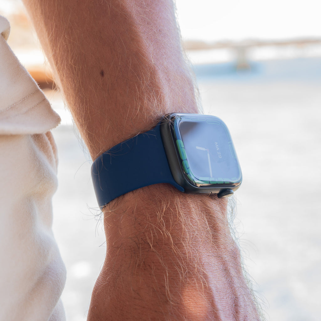 Blå silikonerem til Apple Watch — Let og sikker pasform