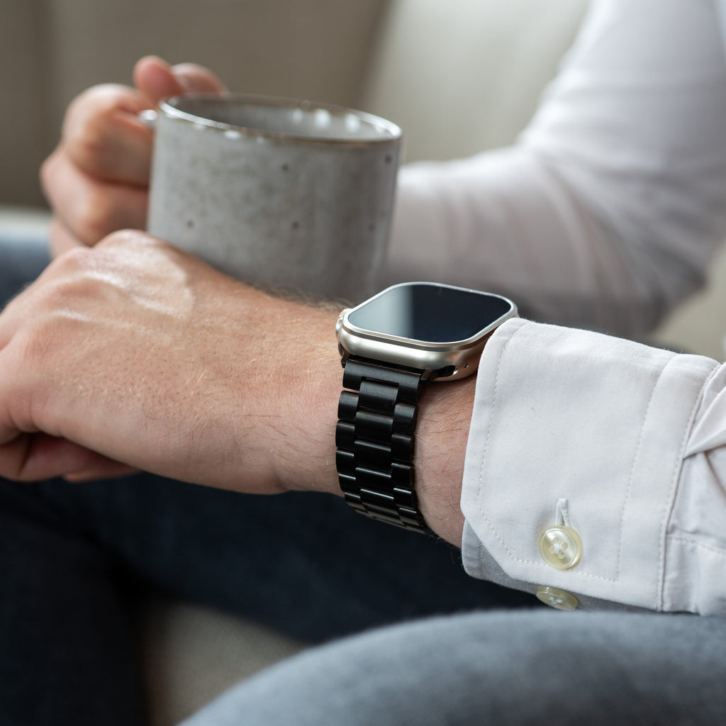 Tytanowy pasek do Apple Watch w czarnym wykończeniu