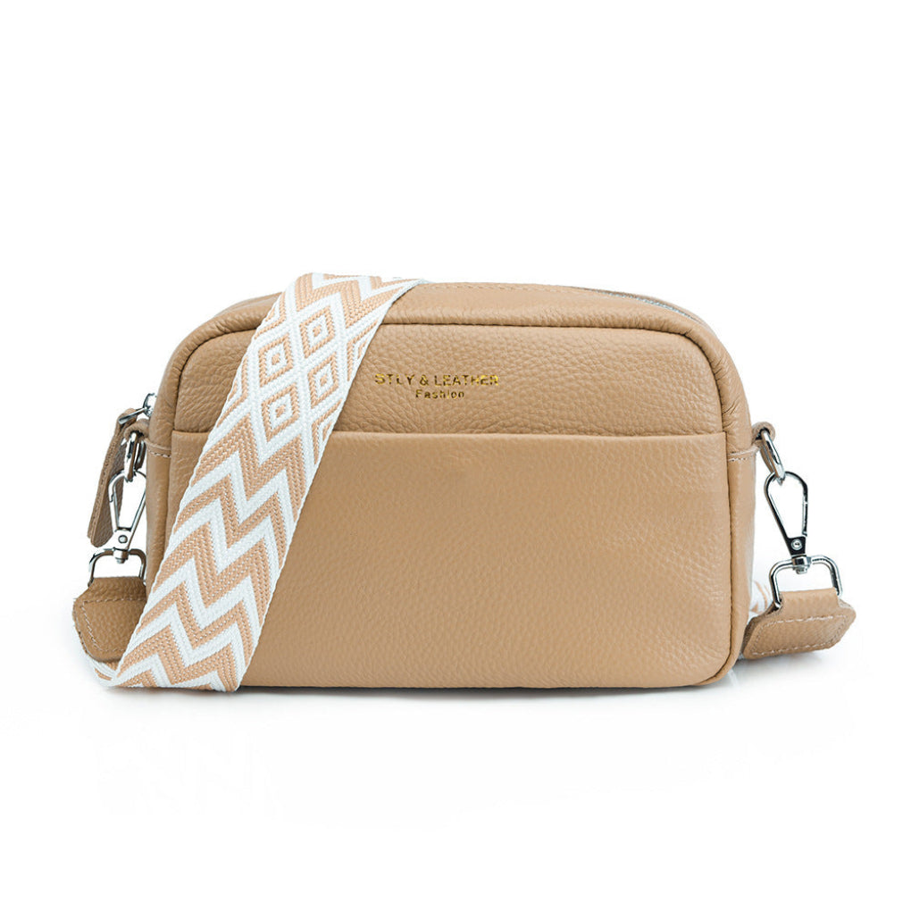 Sac bandoulière en cuir — Bandoulière à motifs, silhouette structurée