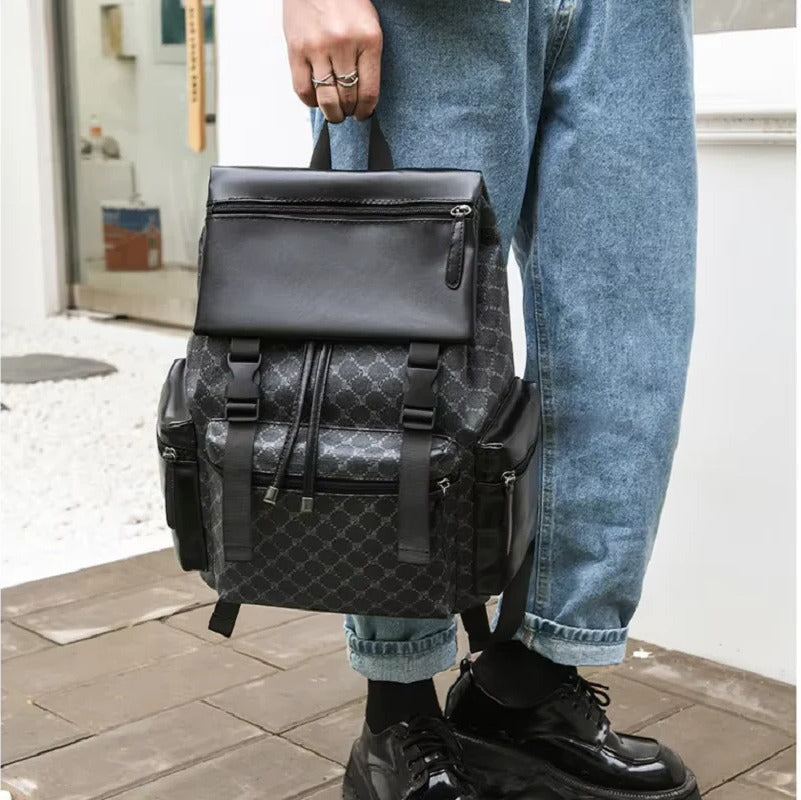 Premium Leather Laptop Backpack — Structured Silhouette, Padded Shoulder Straps