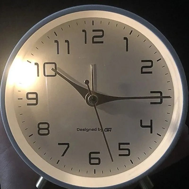 Scandinavian Quiet Table Clock — 12 x 11 cm Compact Desktop Timepiece
