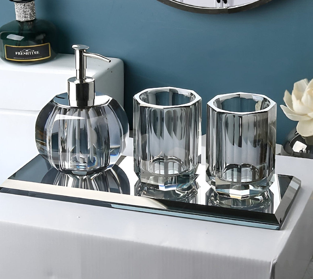Exklusives Bad-Accessoires-Set aus Glas — Design im Kristallstil