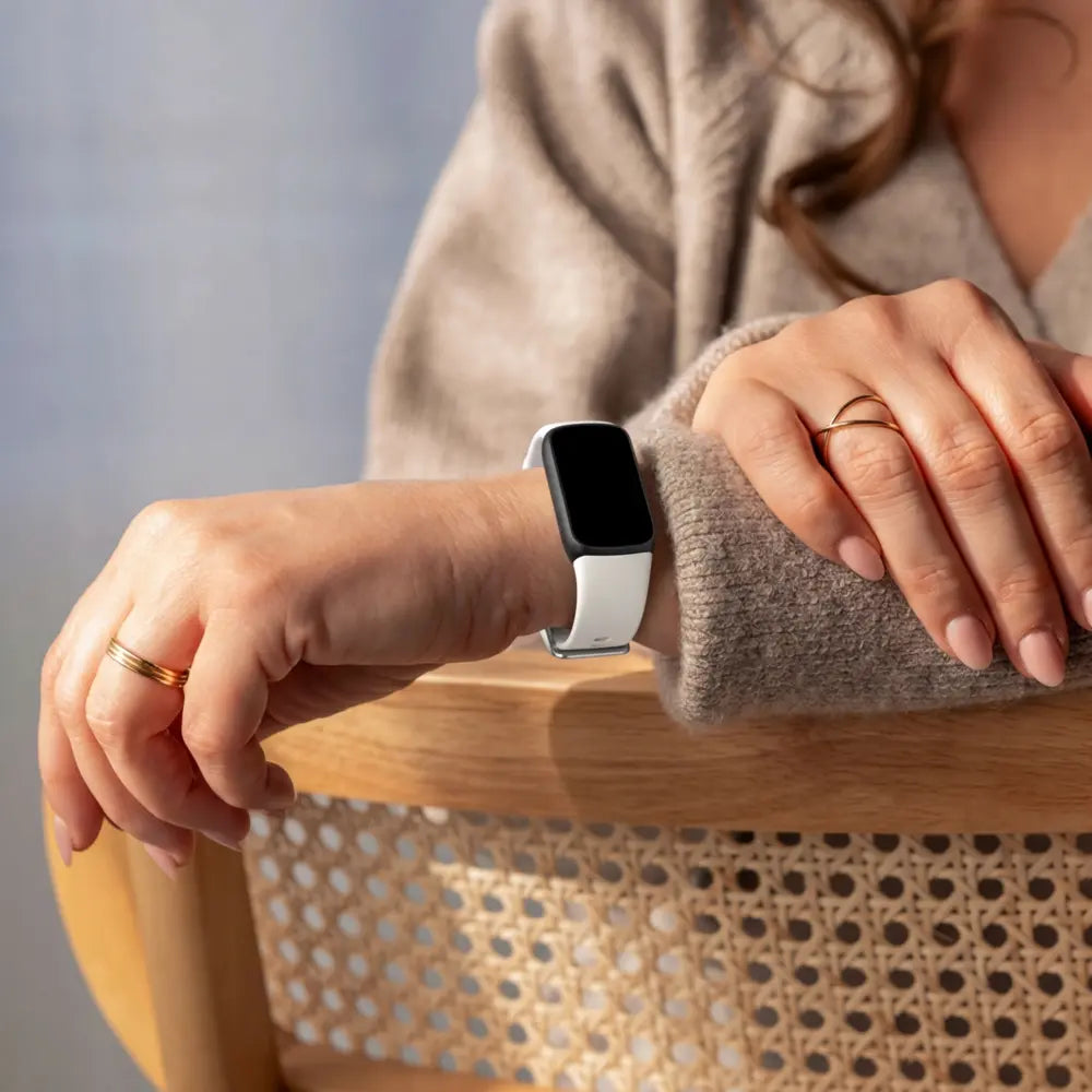Fitbit Luxe szilikonszíj – törtfehér