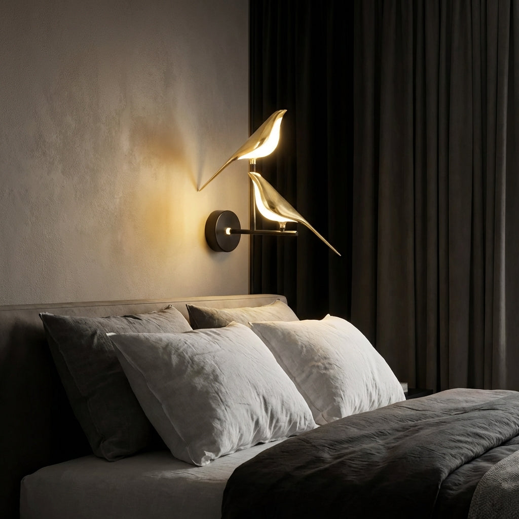LumaForge Messing-Wandleuchte mit Vogelmotiv für Schlafzimmer und Innenräume, schwenkbarer Kopf