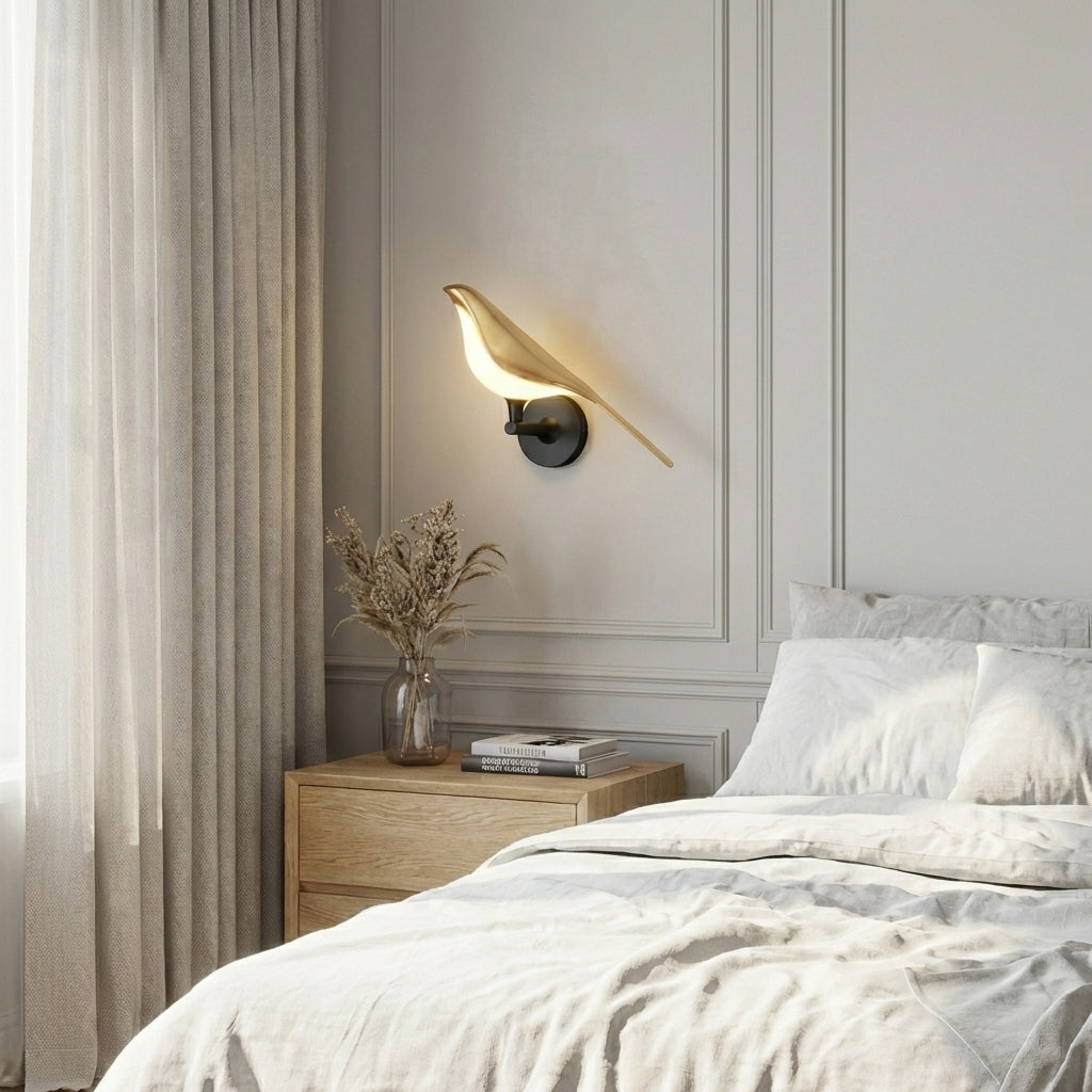 LumaForge Messing-Wandleuchte mit Vogelmotiv für Schlafzimmer und Innenräume, schwenkbarer Kopf