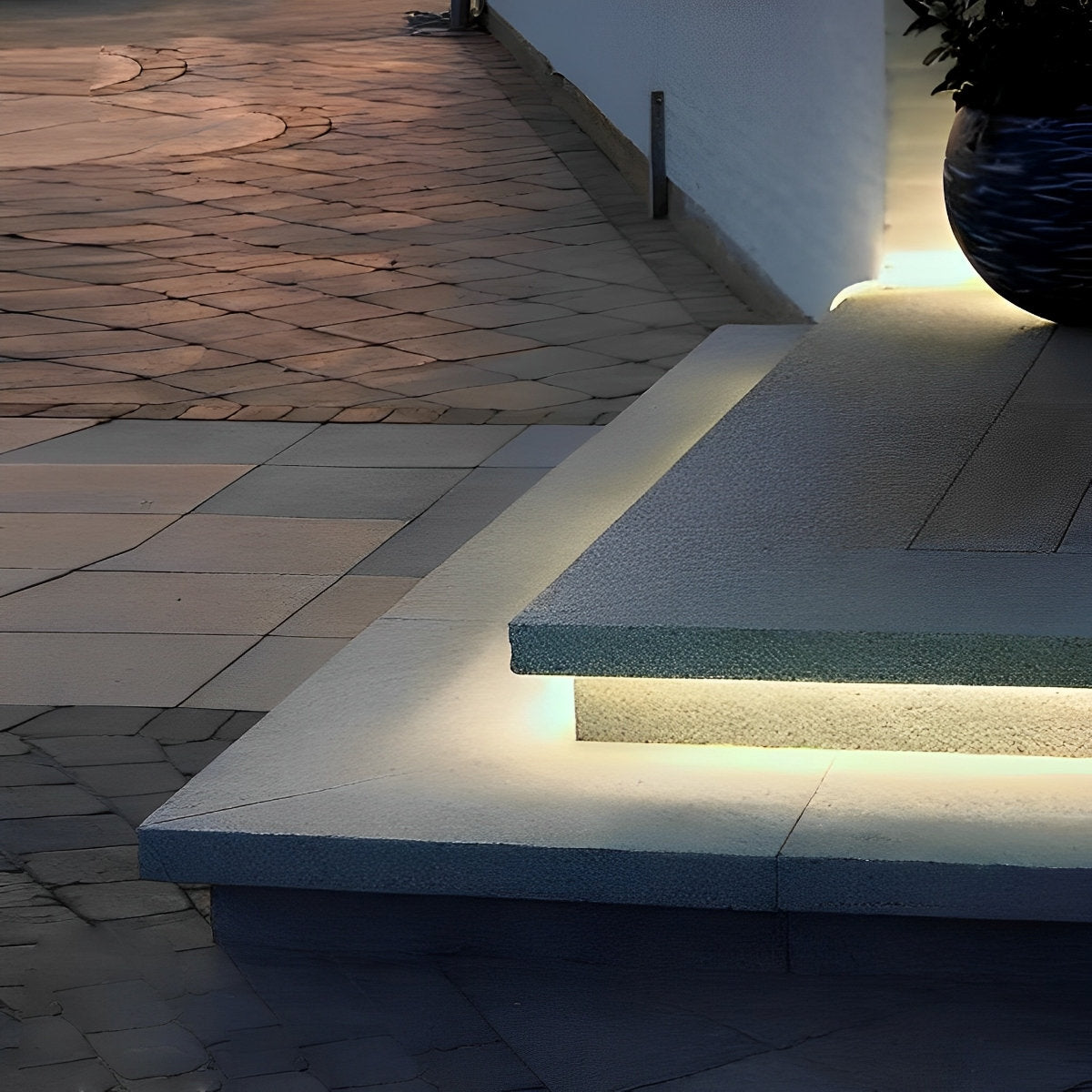 24V 柔性 LED 灯带——户外级防水设计、嵌入式安装