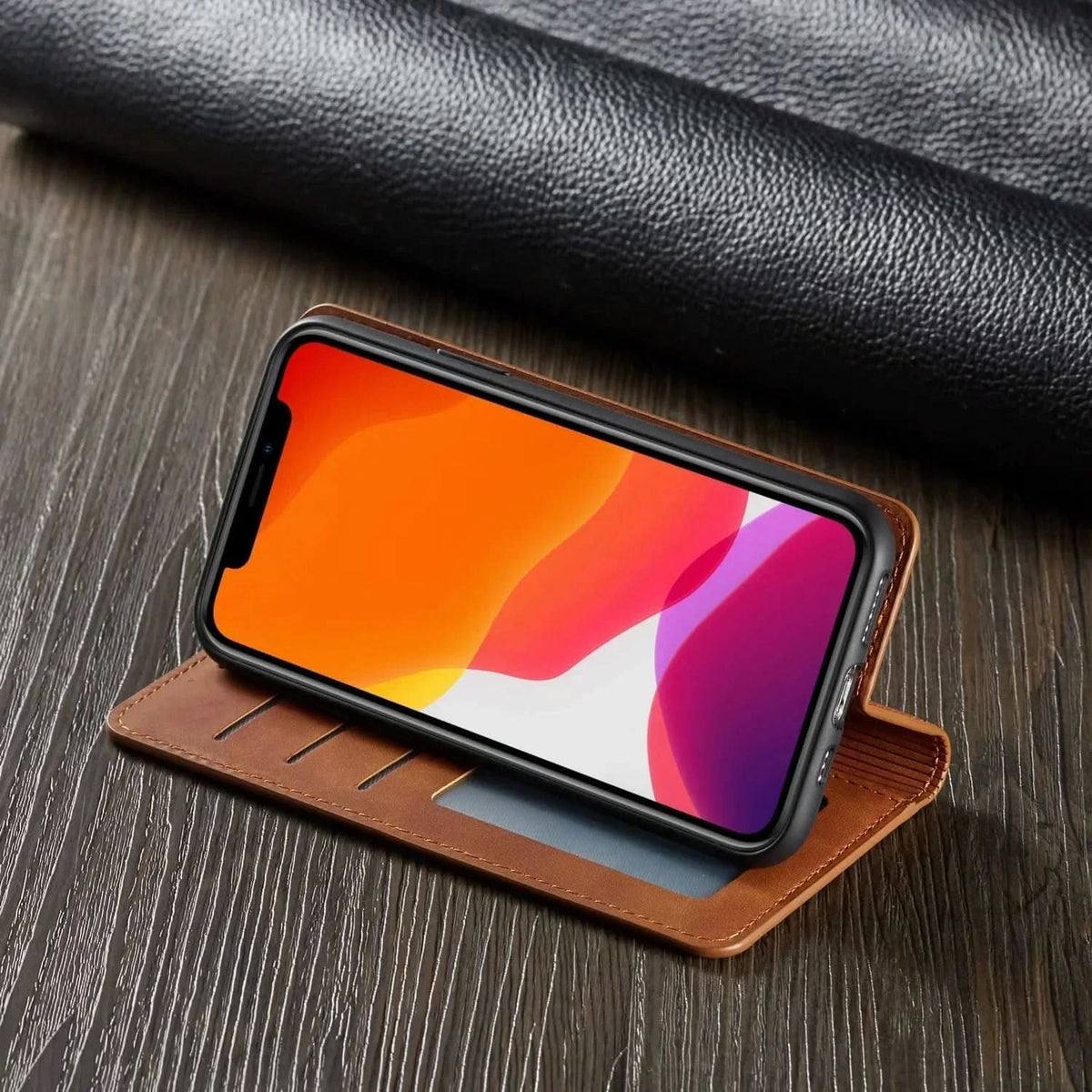 AegisSleek-nahkainen iPhone-kuori — magneettinen varma ote ja ohut profiili