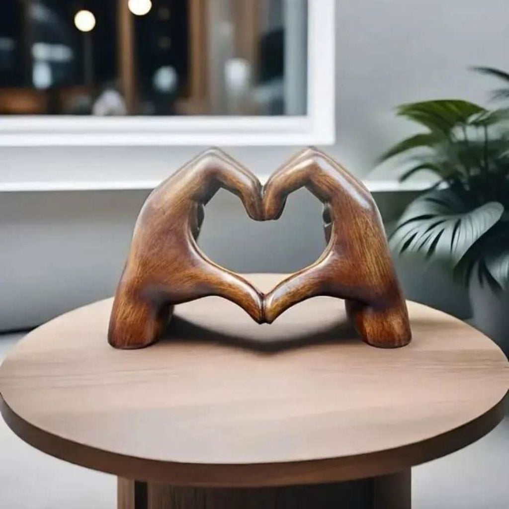 HeartWisp — ręcznie wykonana drewniana figurka o rzemieślniczo rzeźbionym wzornictwie