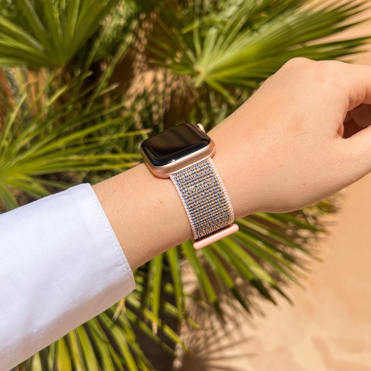 Měkký růžový nylonový řemínek pro Apple Watch