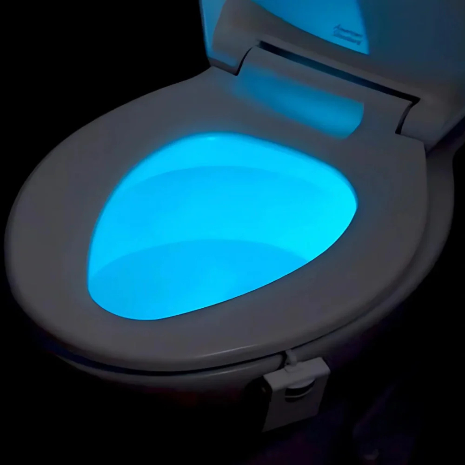Noční světlo IllumiGlow — integrovaný pohybový senzor a barevné varianty