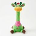 Interaktiv girafbamse – synger 60 børnesange og efterligner tale