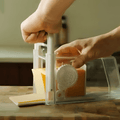 Kuchyňský kráječ a struhadlo na sýr Kitchen Master 4 v 1 — vestavěná odkládací miska