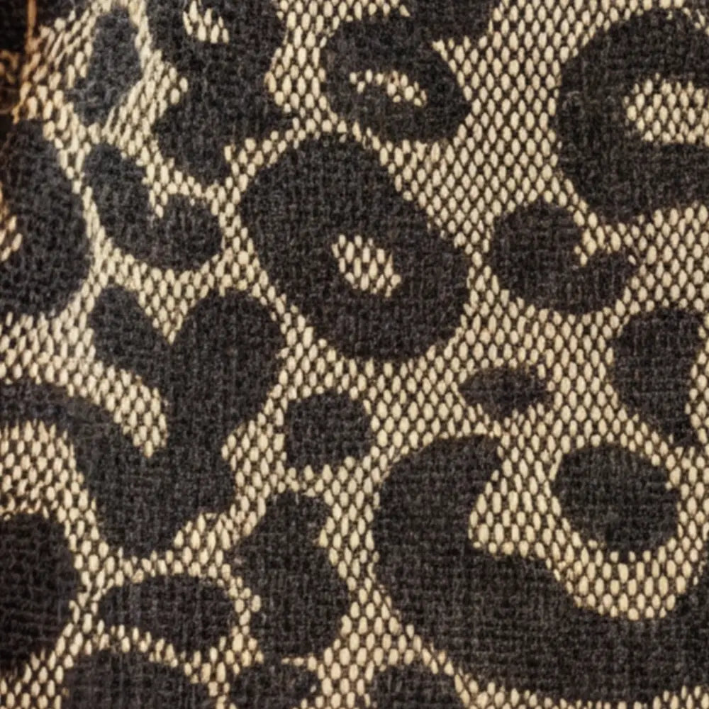 Bolso tote de lona con estampado de leopardo — Asas de cadena dorada y patrón marrón y negro