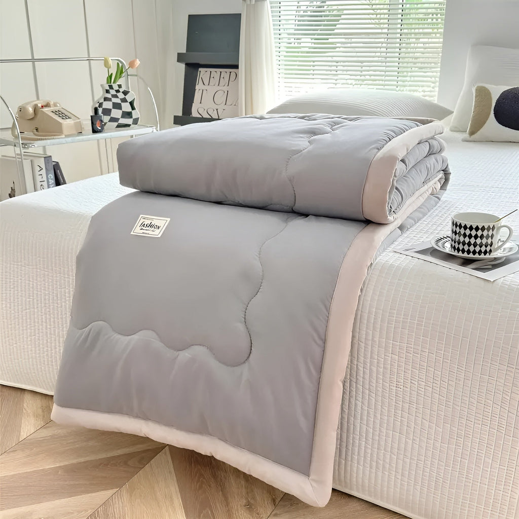 Chłodzący koc Breezy Lite — ultracienki, miękki splot poliestrowy, 100 GSM, szare wykończenie