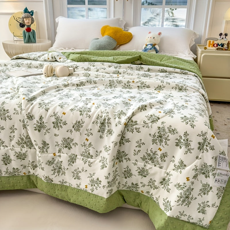 Breathable Floral Quilt — Elegant, Lightweight Bedspread Design