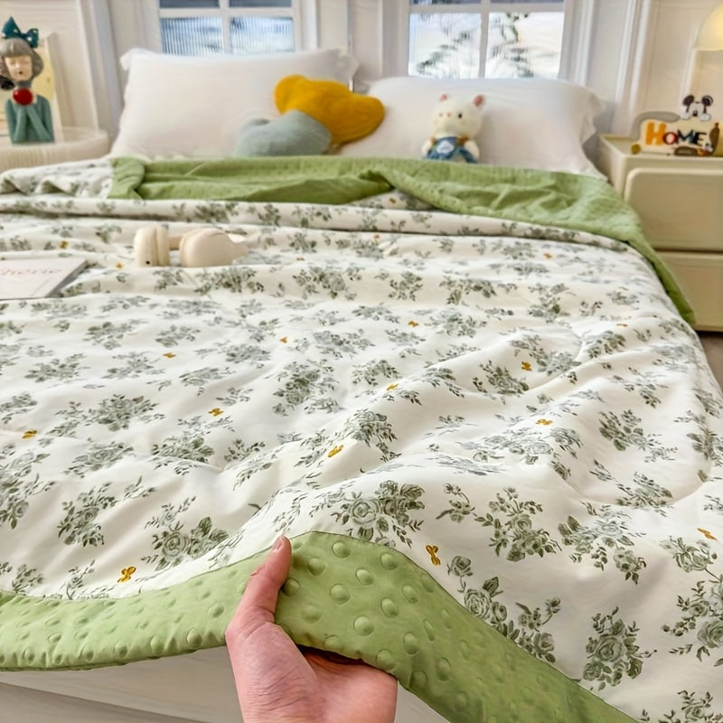 Breathable Floral Quilt — Elegant, Lightweight Bedspread Design