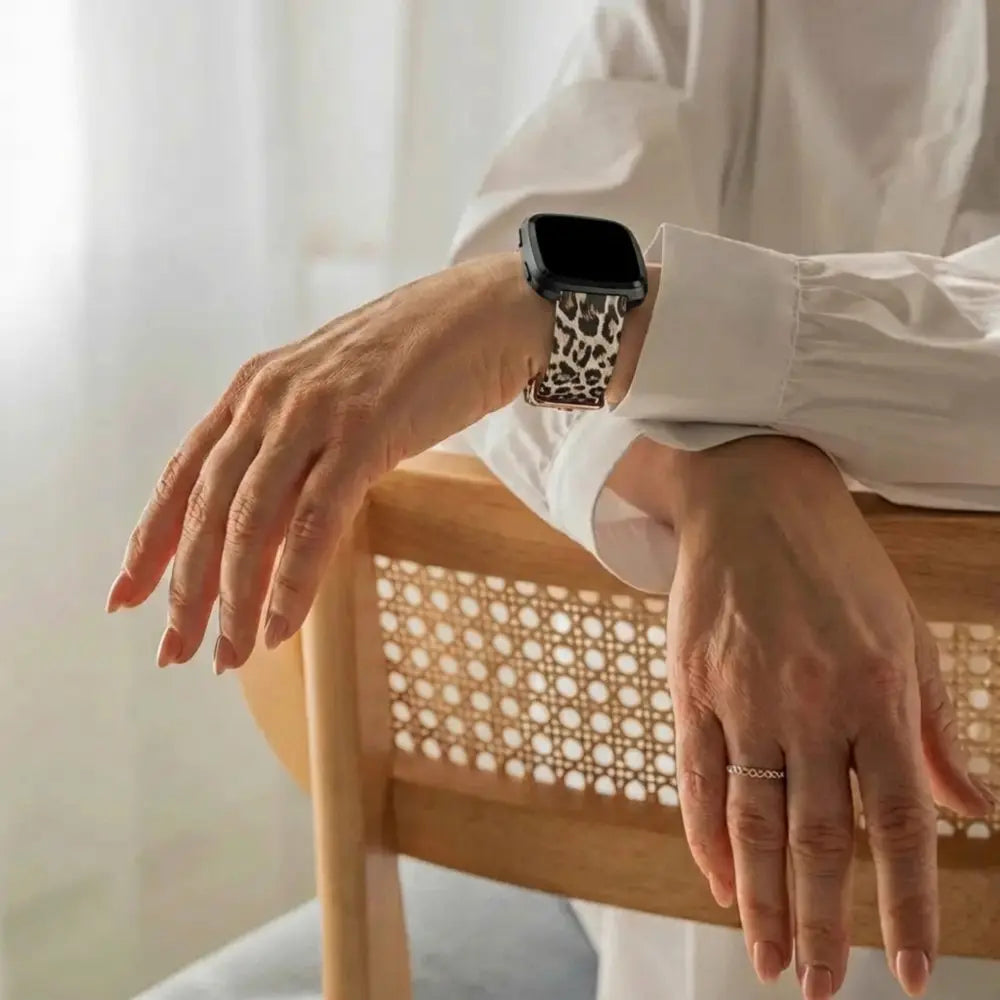 Lucky Leopard-siliconenband — flexibele, comfortabele pasvorm voor Fitbit Versa en Versa 2