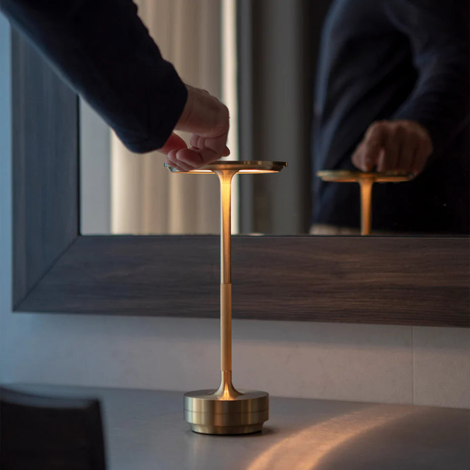 Bezdrátová LED lampa LumiGlow — stmívatelné osvětlení, baterie s kapacitou 2000 mAh, výdrž 8 hodin