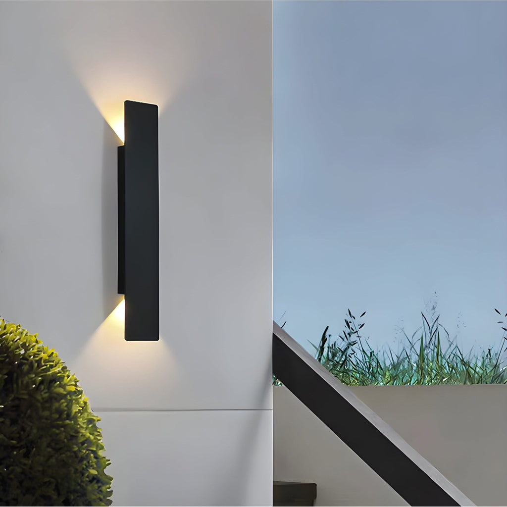 LuxeWall venkovní nástěnné svítidlo — hliníkové provedení odolné proti povětrnostním vlivům, integrovaná technologie LED