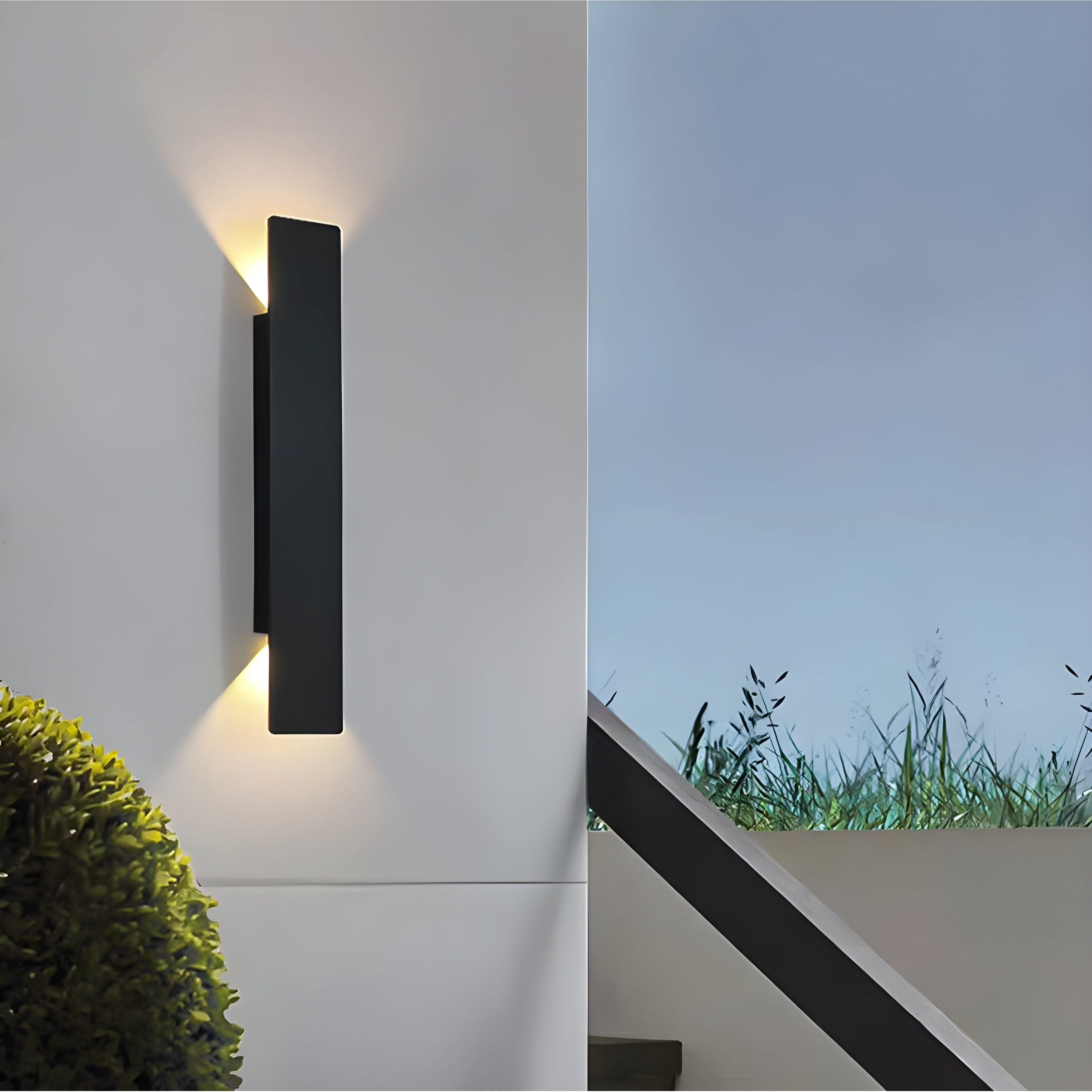LuxeWall venkovní nástěnné svítidlo — hliníkové provedení odolné proti povětrnostním vlivům, integrovaná technologie LED