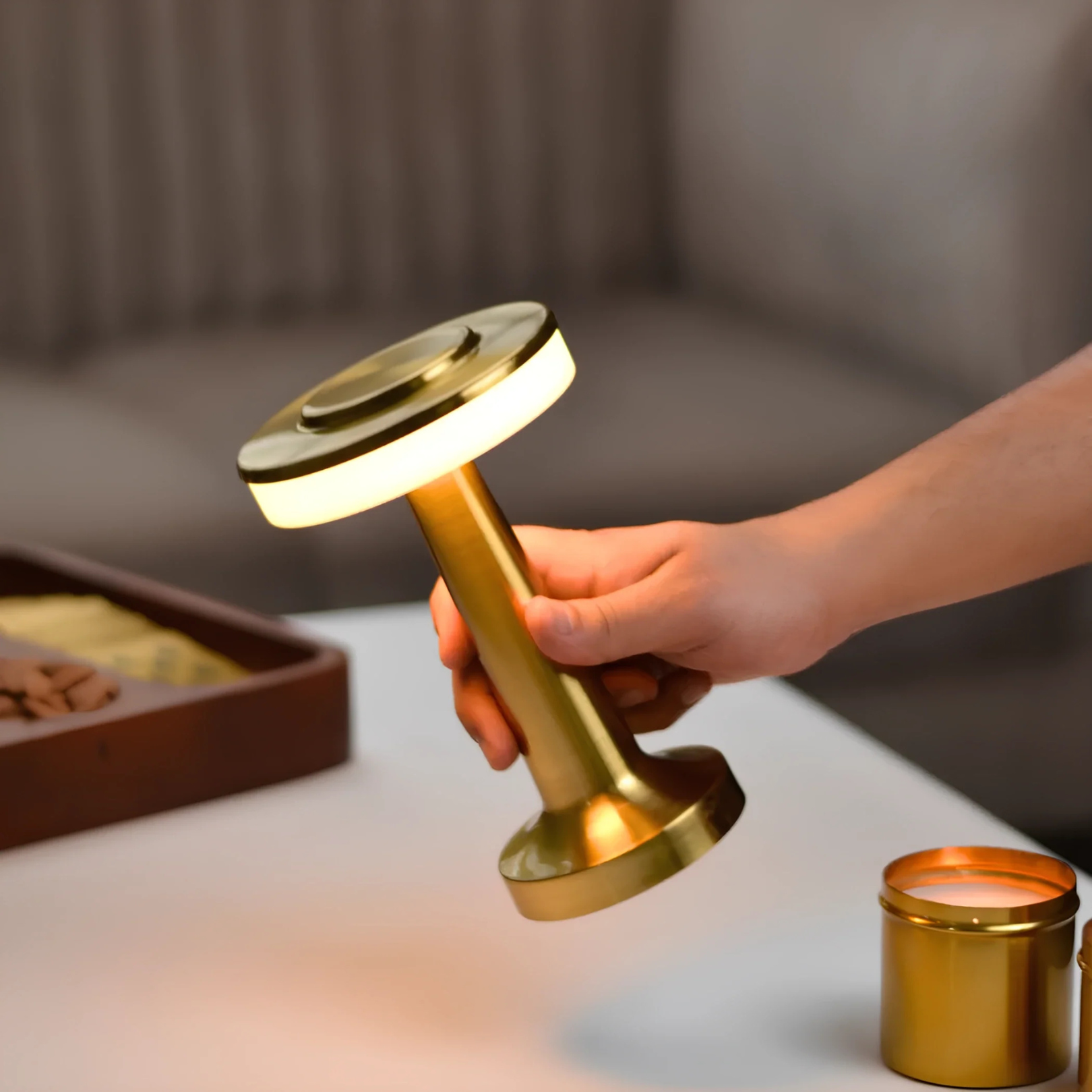 Midcentury moderne trådløs LED-lampe — berøringsstyring, dimbar lysstyrke