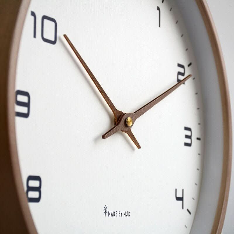 Velké dřevěné nástěnné hodiny — minimalistický design, tichý chod
