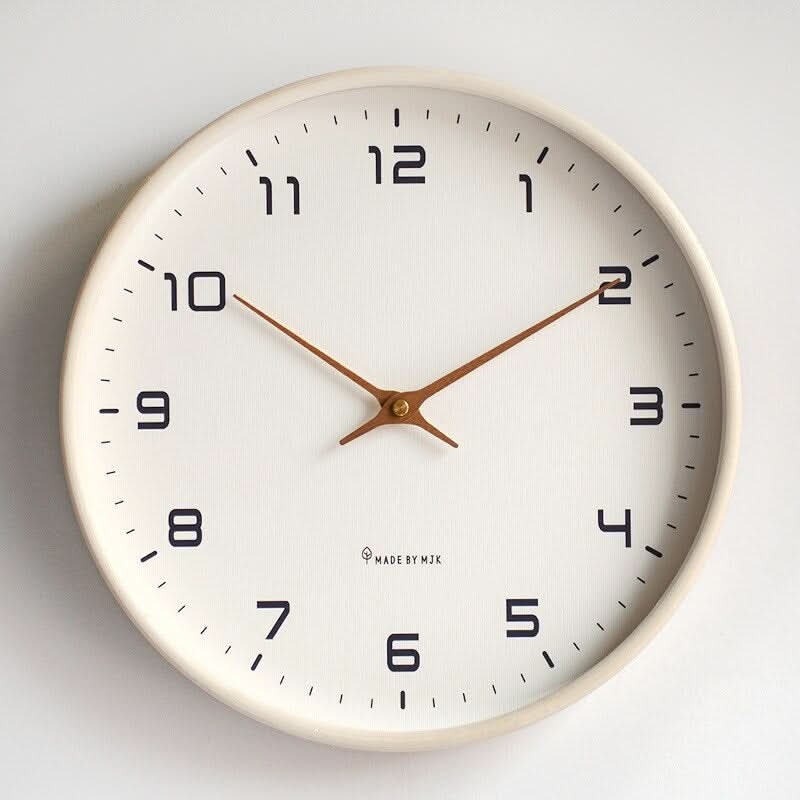 Velké dřevěné nástěnné hodiny — minimalistický design, tichý chod