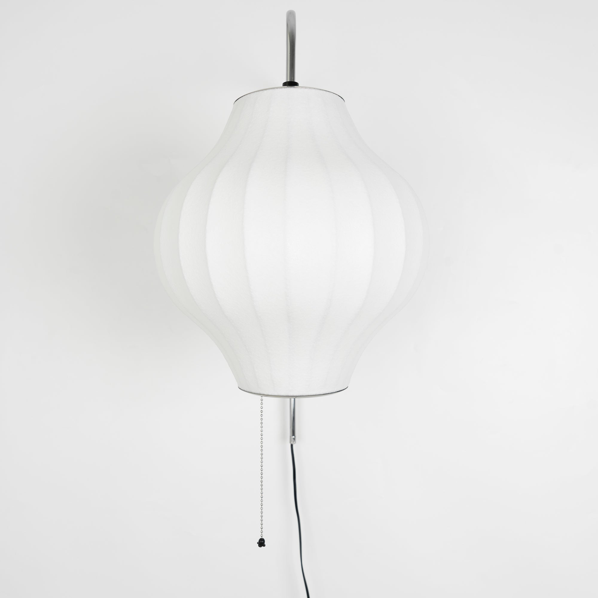 Nástěnná lampa z ořechového dřeva a bílé barvy s hedvábným stínidlem pro obývací pokoj a ložnici