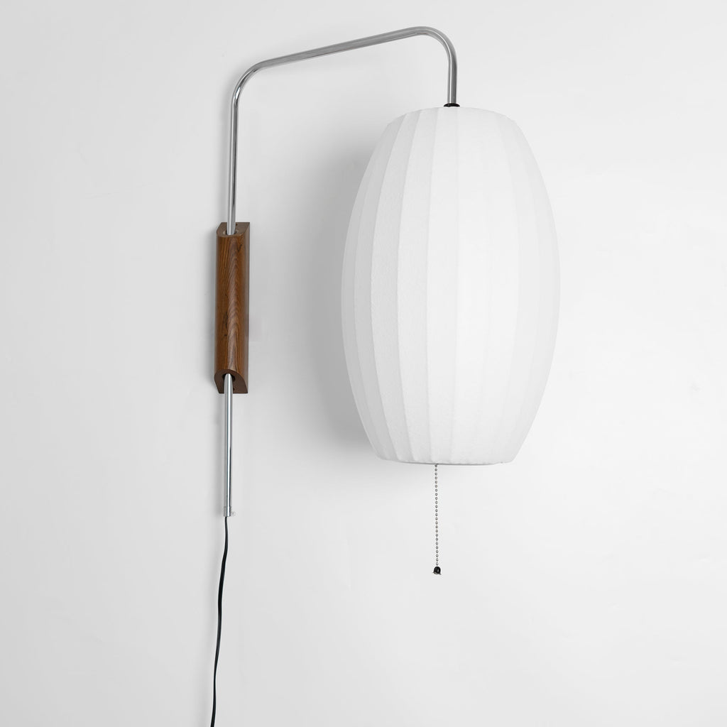 Nástěnná lampa z ořechového dřeva a bílé barvy s hedvábným stínidlem pro obývací pokoj a ložnici