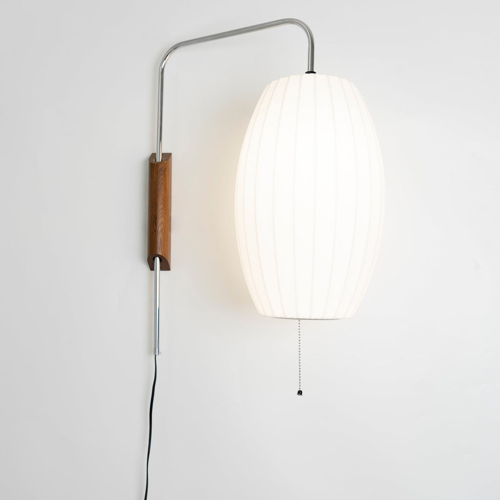 Nástěnná lampa z ořechového dřeva a bílé barvy s hedvábným stínidlem pro obývací pokoj a ložnici