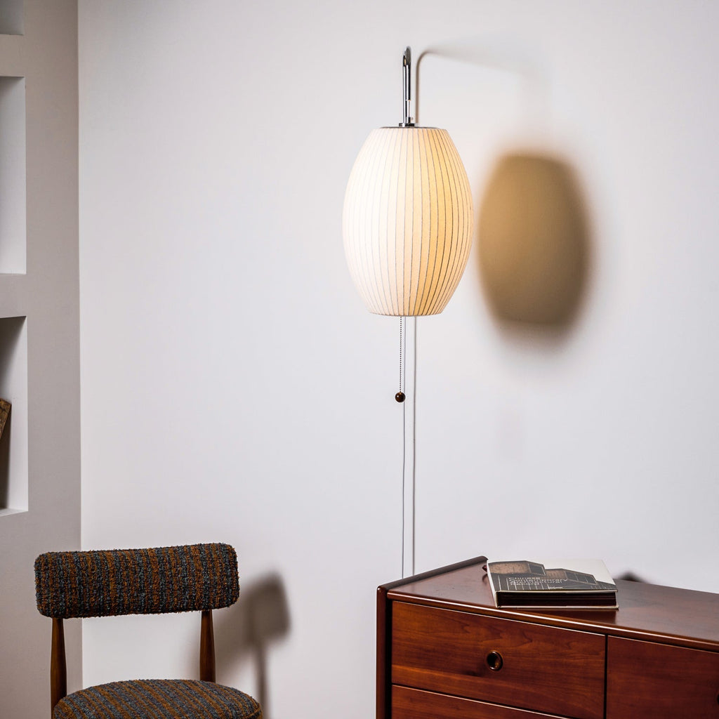 Nástěnná lampa z ořechového dřeva a bílé barvy s hedvábným stínidlem pro obývací pokoj a ložnici
