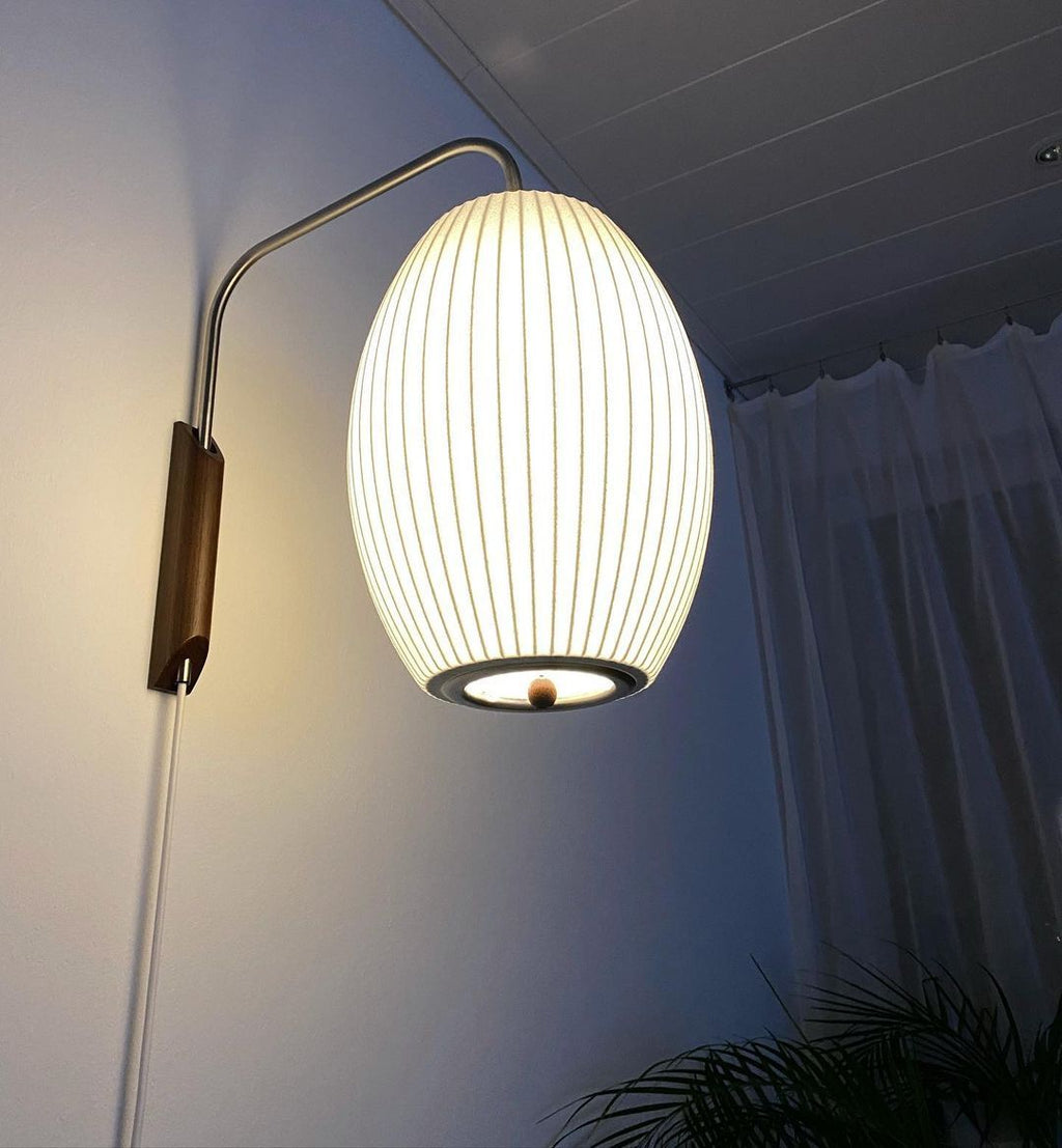 Nástěnná lampa z ořechového dřeva a bílé barvy s hedvábným stínidlem pro obývací pokoj a ložnici