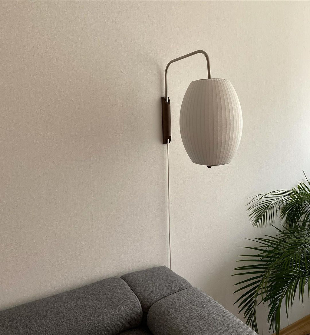 Nástěnná lampa z ořechového dřeva a bílé barvy s hedvábným stínidlem pro obývací pokoj a ložnici