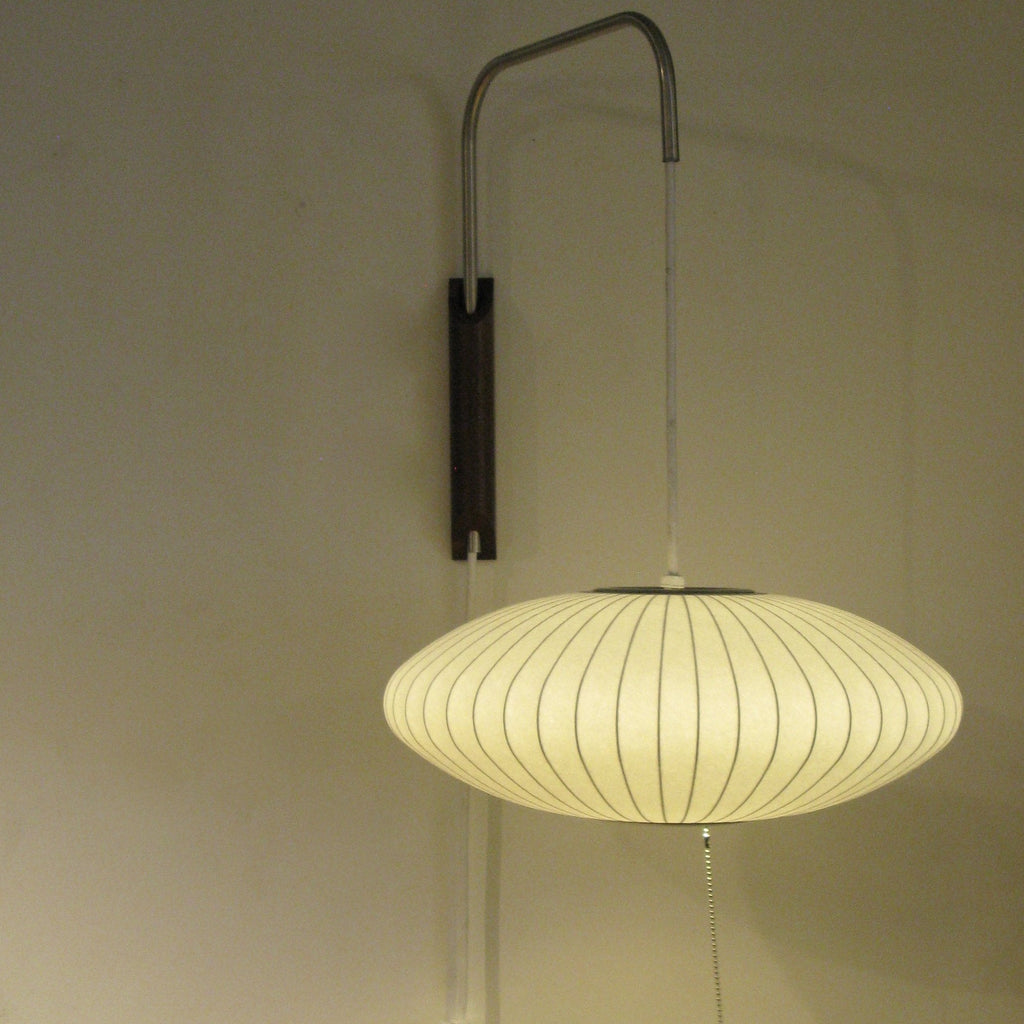 Nástěnná lampa z ořechového dřeva a bílé barvy s hedvábným stínidlem pro obývací pokoj a ložnici
