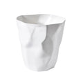 Odpadkový koš z kolekce Nordic — odolný plast, nepravidelný tvar, elegantní profil