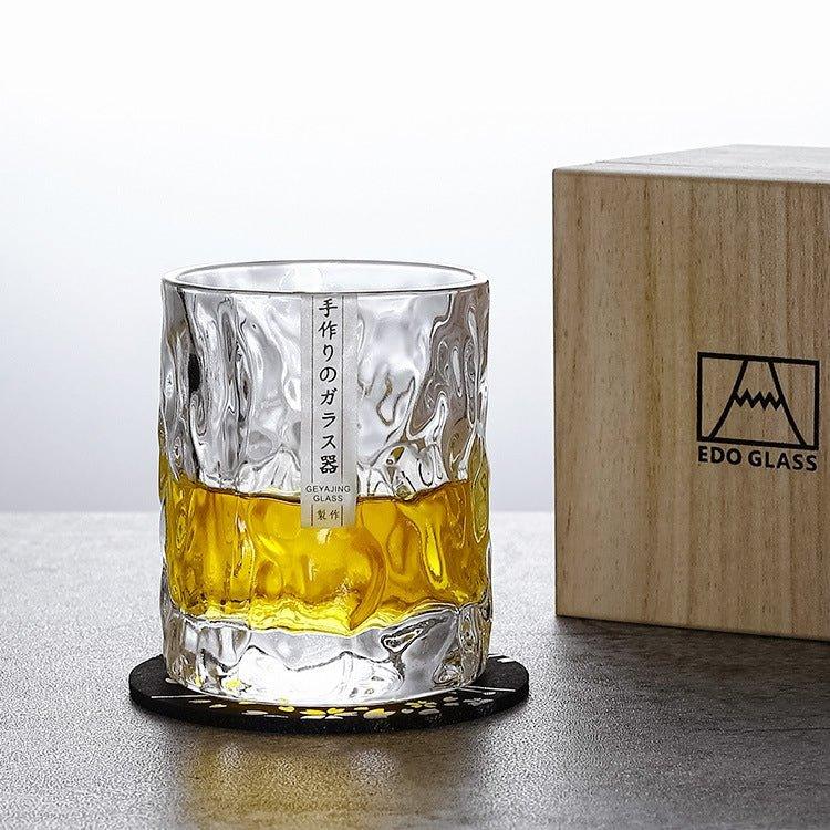 Whiskeyglas med gletsjermønster fra Edo Kiriko i facetslebet krystal gaveæske